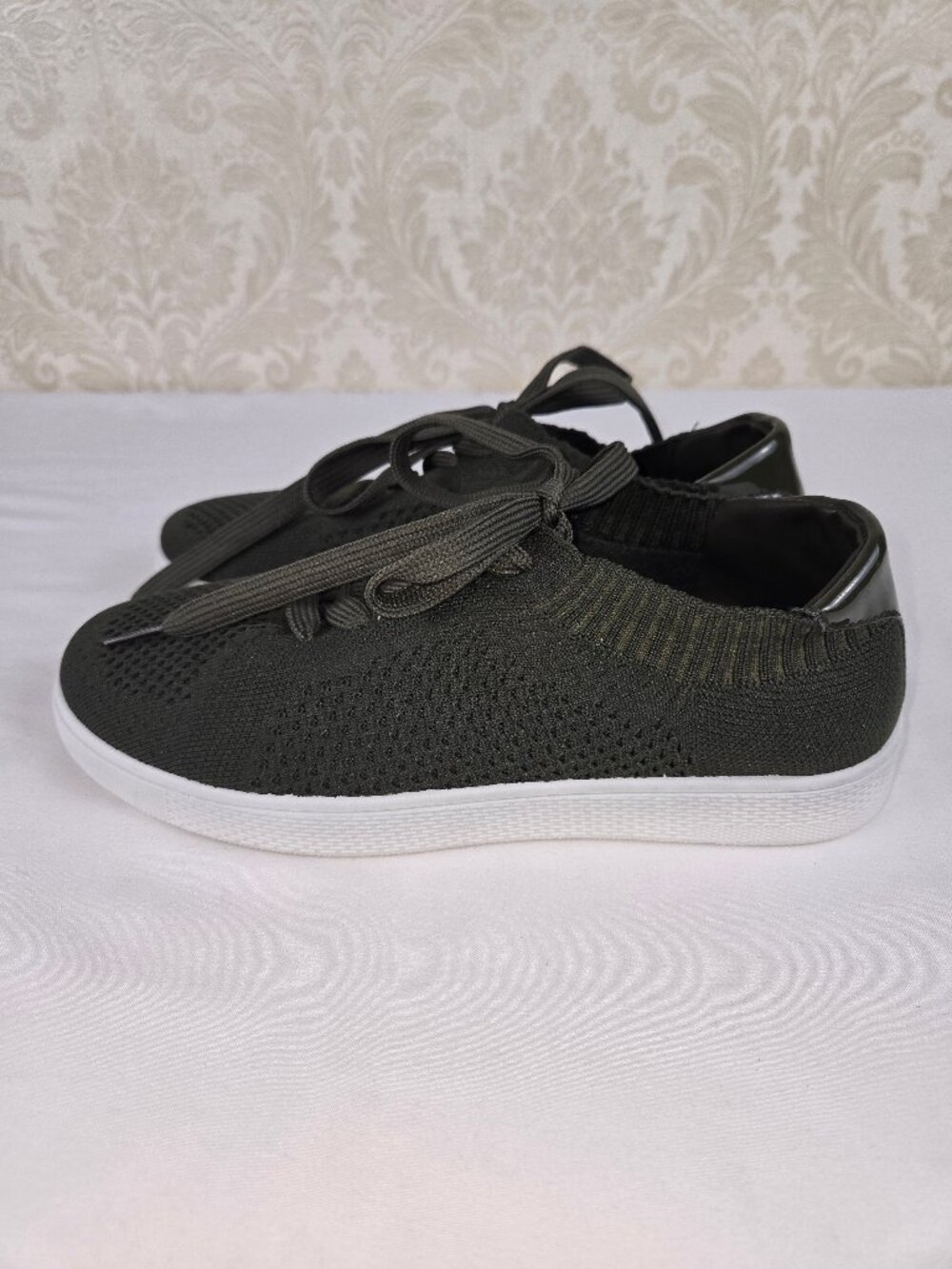 Bamboo Size 6-1/2 Knitty-01S Olive Green Sneakers Lace Up Breathable Mesh NWOT